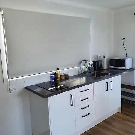 Modern 1 Bedroom Guest House Upper Hutt Exterior photo