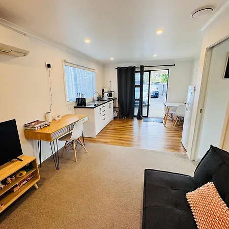 Modern 1 Bedroom Guest House Upper Hutt Exterior photo