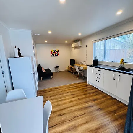 Modern 1 Bedroom Guest House Upper Hutt Exterior photo