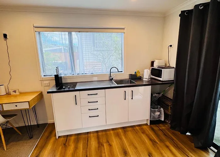 Modern 1 Bedroom Guest House