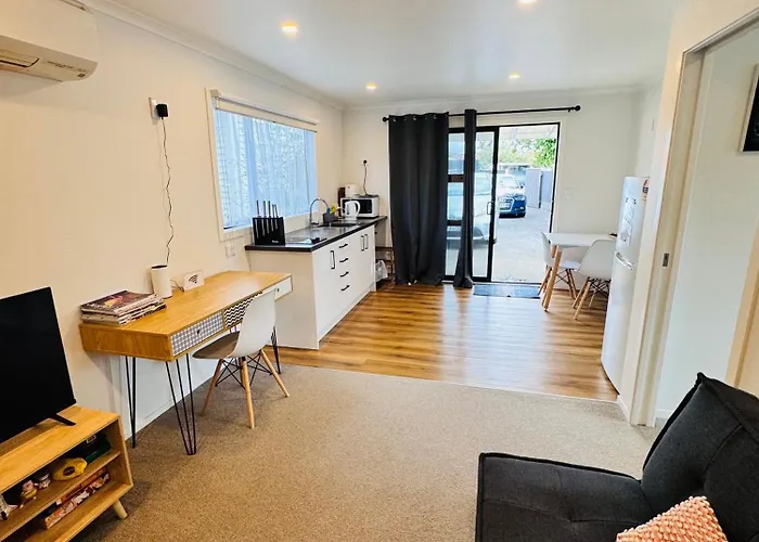 Modern 1 Bedroom Guest House