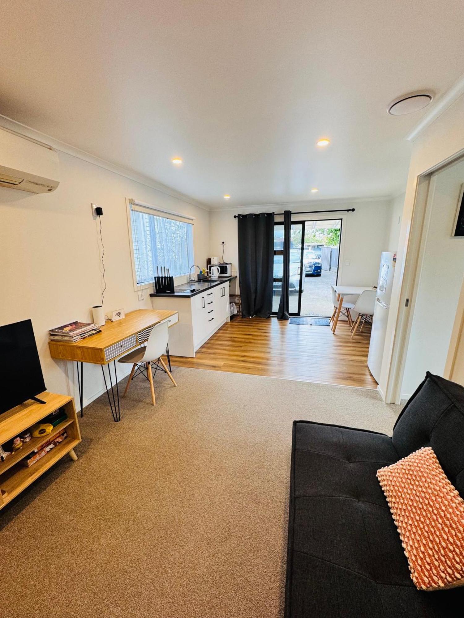 Modern 1 Bedroom *