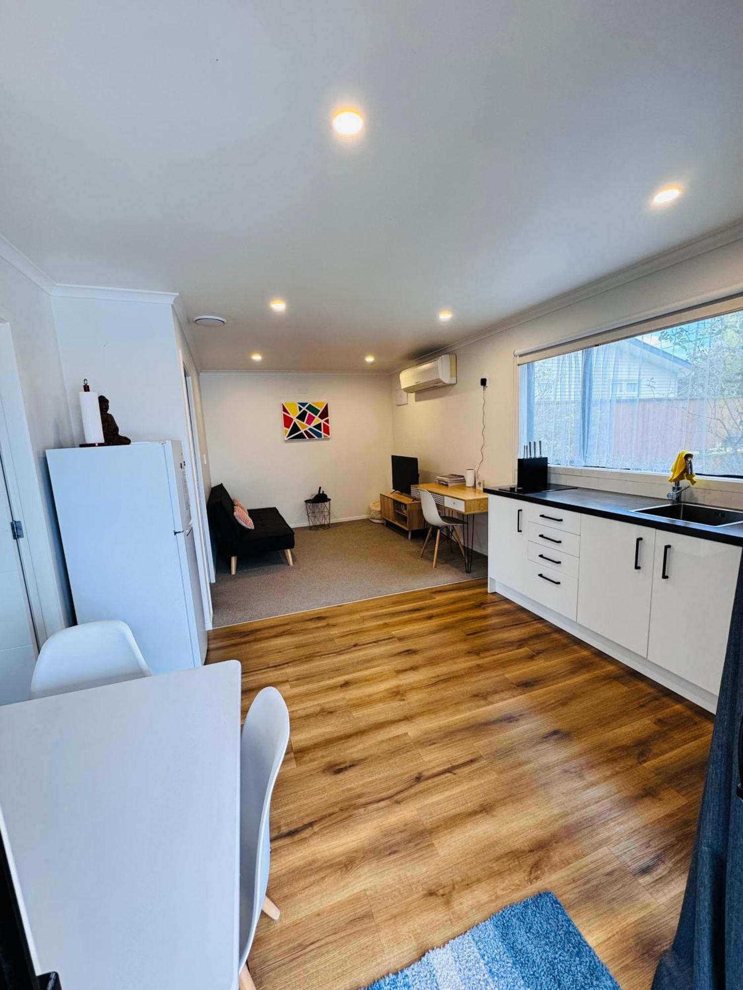 Modern 1 Bedroom *